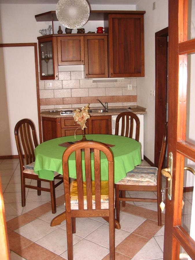 Adria Apartments Sveti Filip i Jakov Exteriör bild