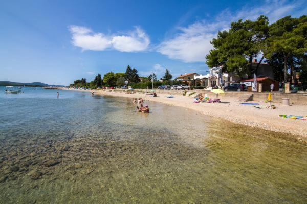 Adria Apartments Sveti Filip i Jakov Exteriör bild